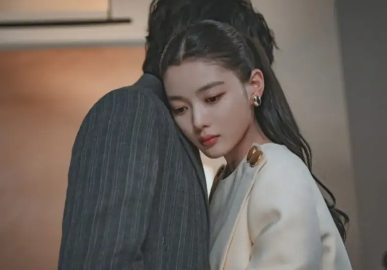 又一部“王炸剧”开播，被指是翻版《许我耀眼》，女主人设太带感