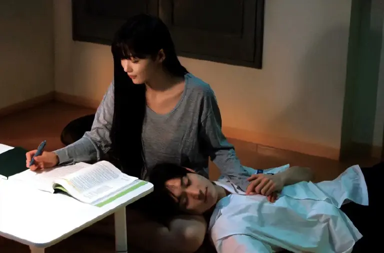 又一部“王炸剧”开播，被指是翻版《许我耀眼》，女主人设太带感