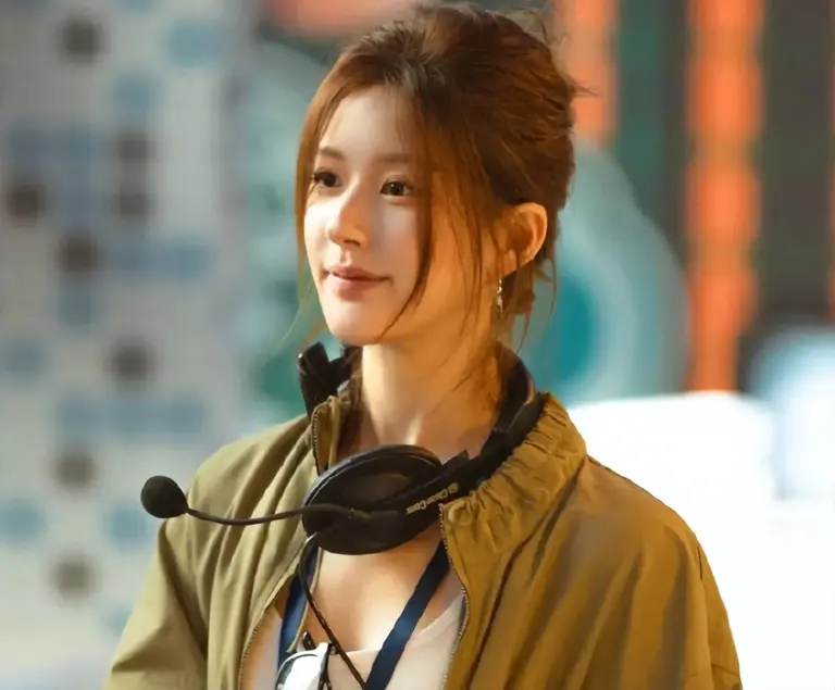 又一部“王炸剧”开播，被指是翻版《许我耀眼》，女主人设太带感